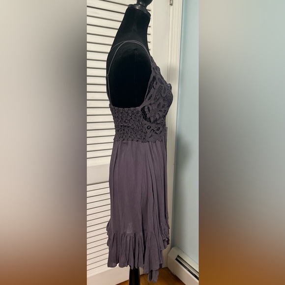 Free People “Adela” Dress in a beautiful Purple Color Size M woman’s. - Picture 3 of 6